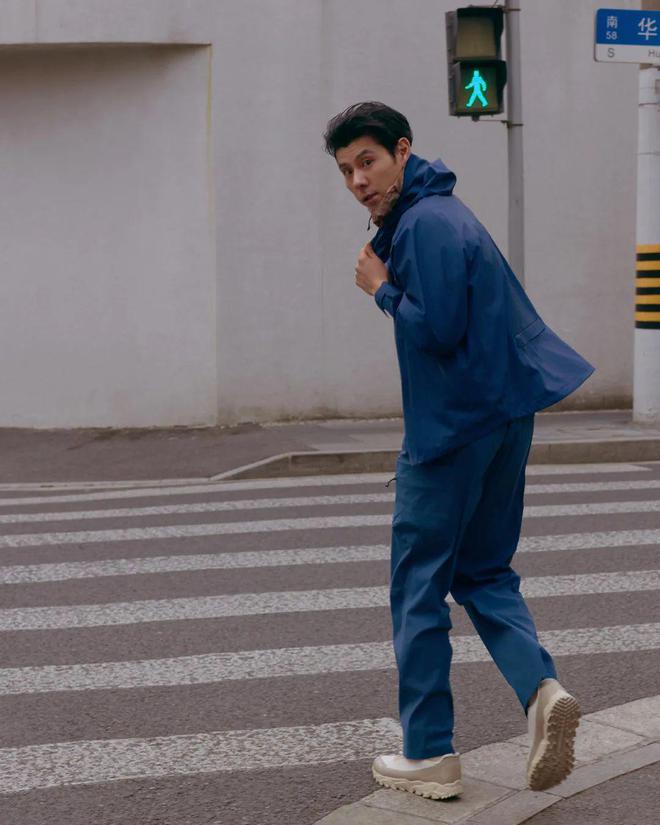ng28南宮相信品牌力量本來丁禹兮蔣奇明也拿沖鋒衣當“班服”？(圖10)