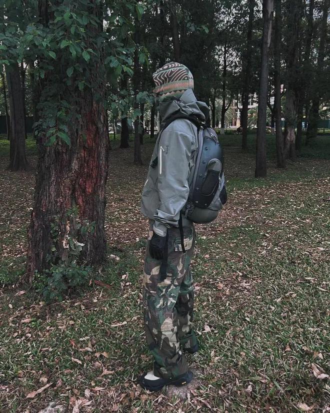 ng28南宮相信品牌力量本來丁禹兮蔣奇明也拿沖鋒衣當“班服”？(圖19)
